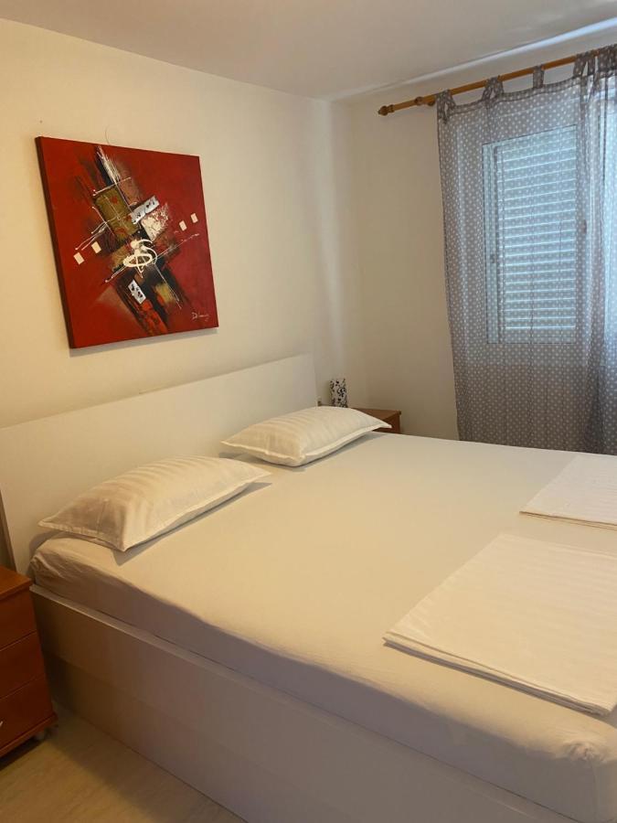 Apartments Nautica Barbat na Rabu Екстер'єр фото