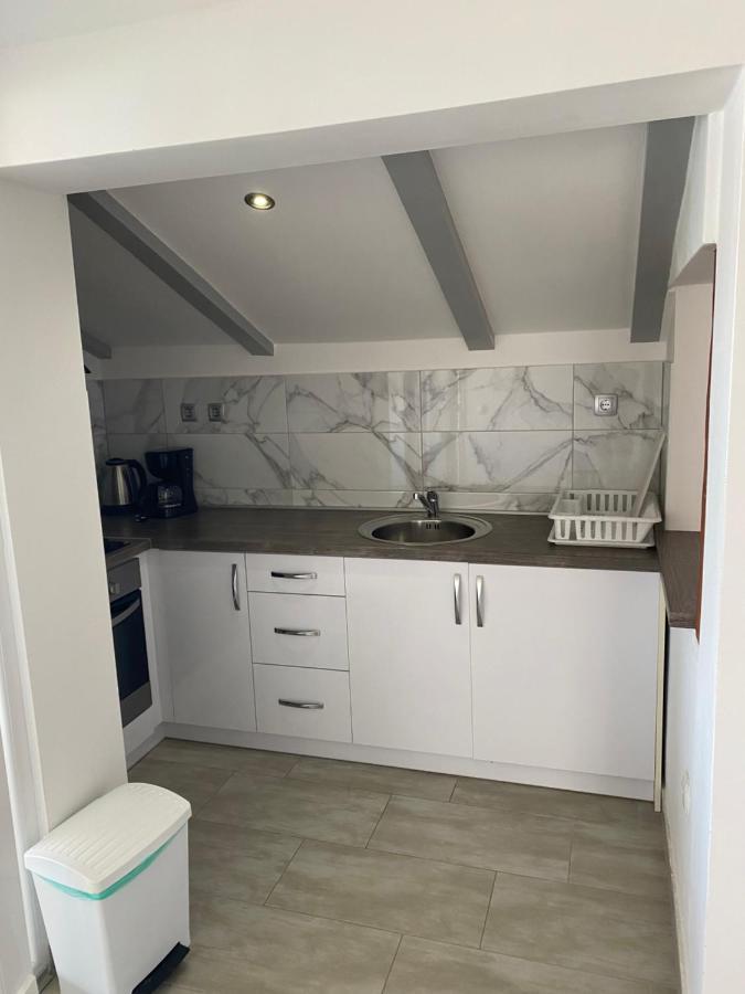 Apartments Nautica Barbat na Rabu Екстер'єр фото