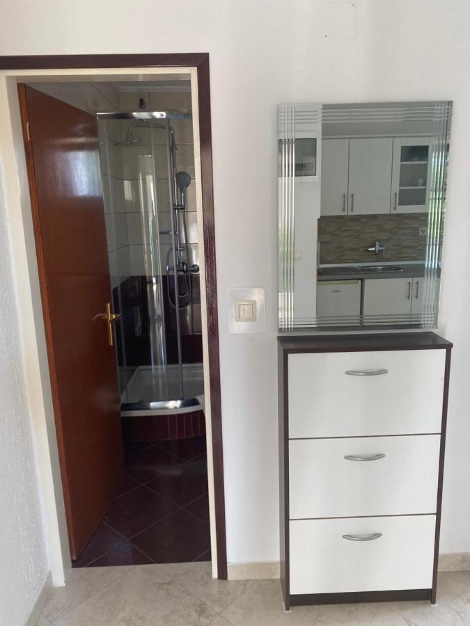Apartments Nautica Barbat na Rabu Екстер'єр фото