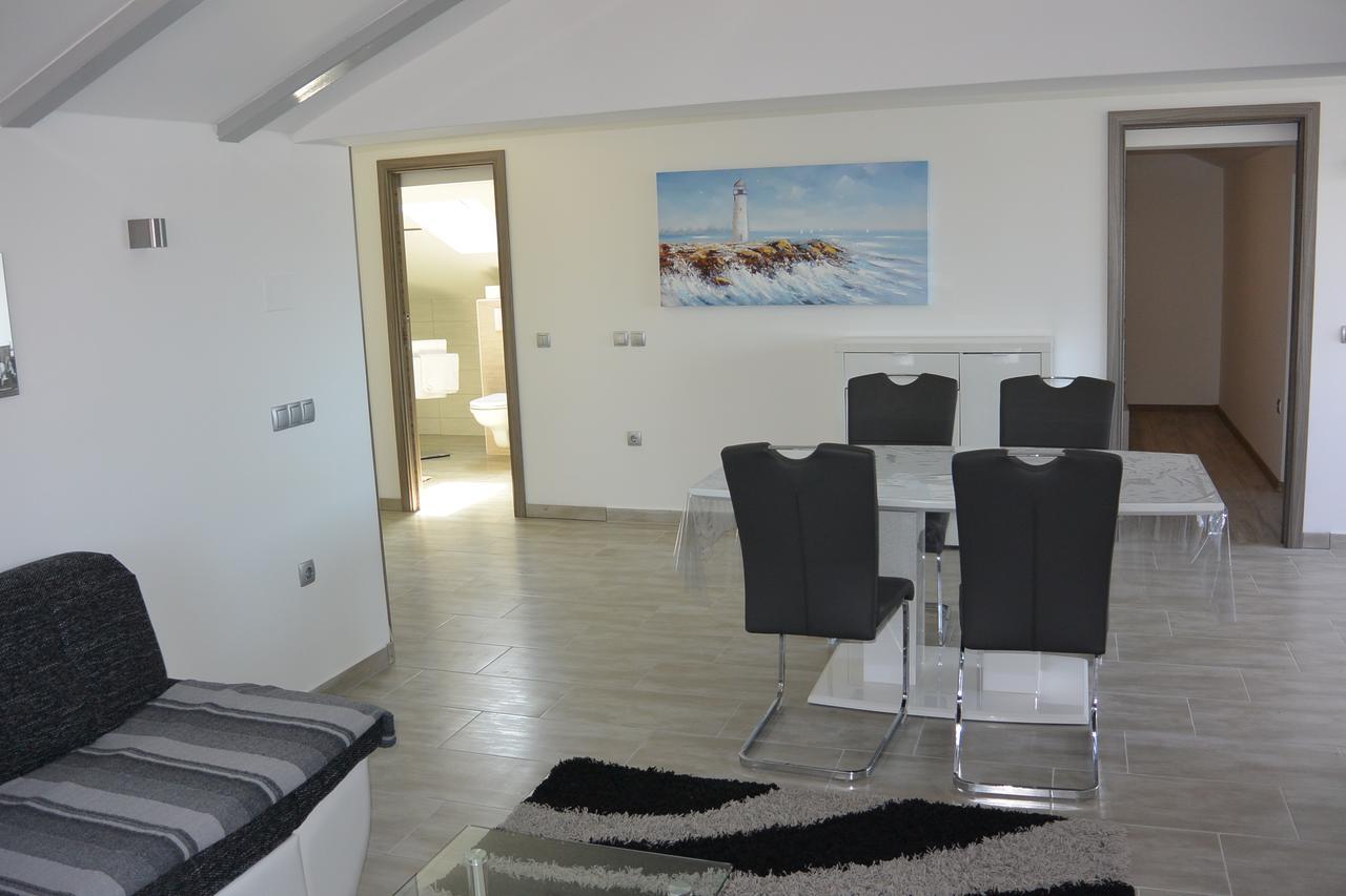 Apartments Nautica Barbat na Rabu Екстер'єр фото