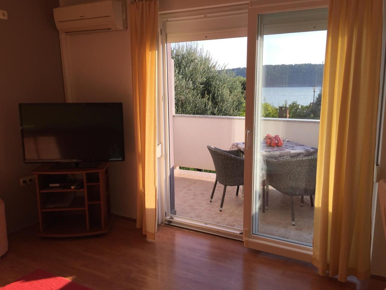 Apartments Nautica Barbat na Rabu Екстер'єр фото