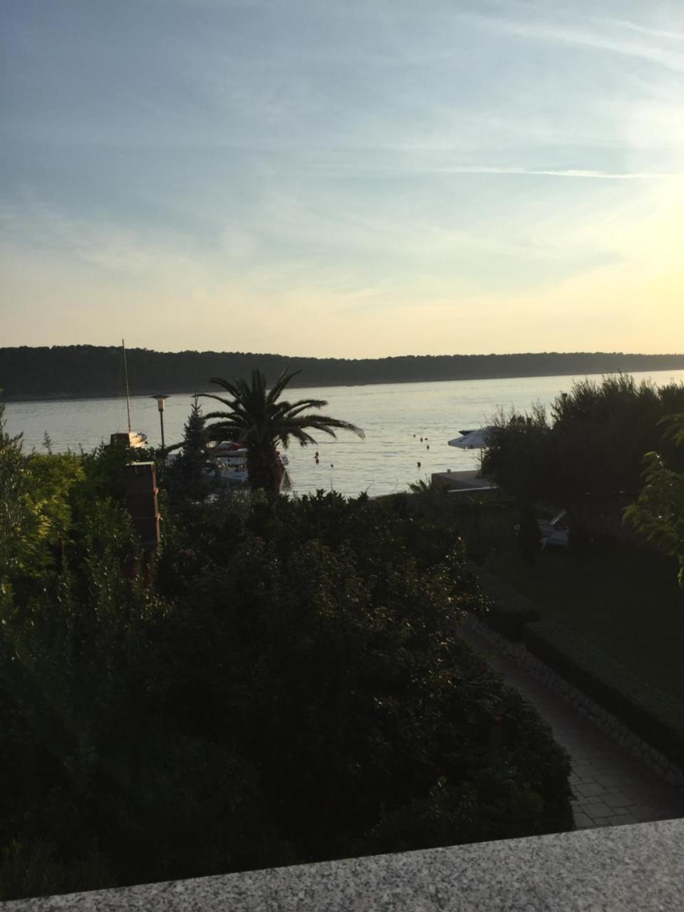Apartments Nautica Barbat na Rabu Екстер'єр фото