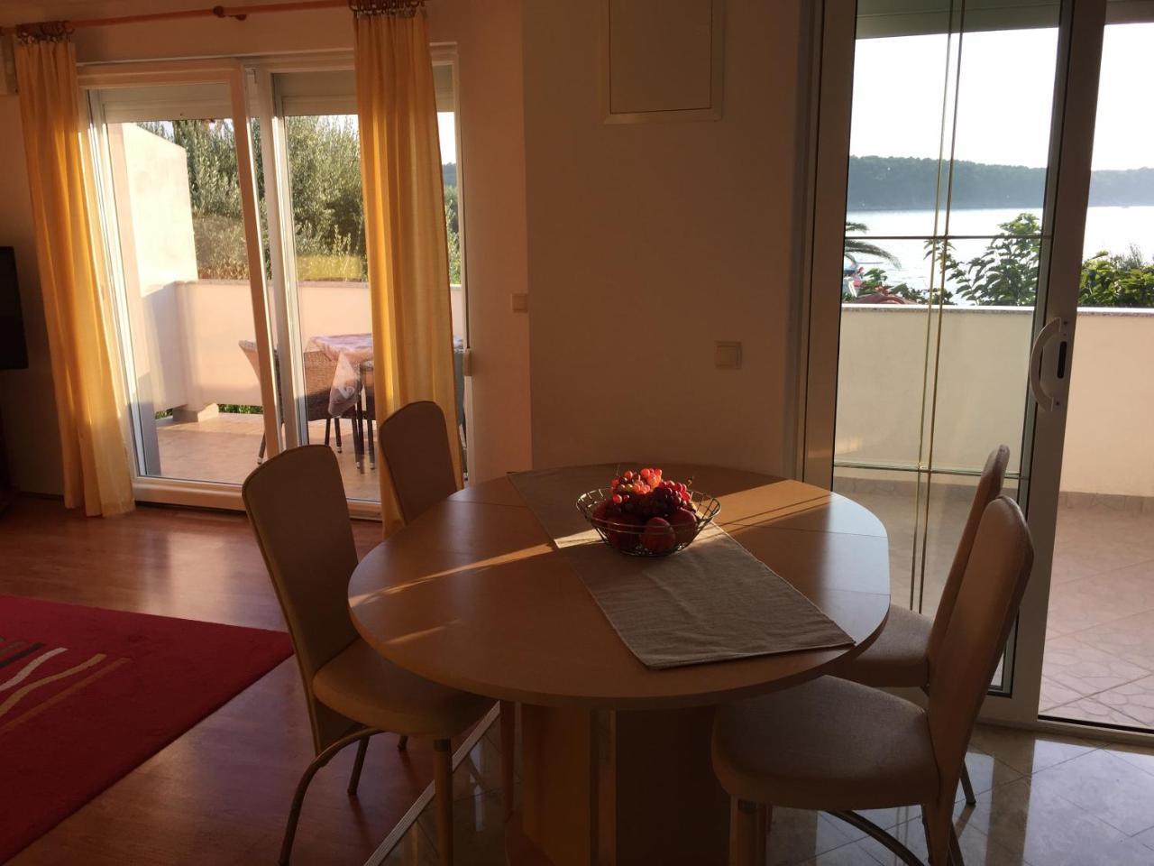Apartments Nautica Barbat na Rabu Екстер'єр фото