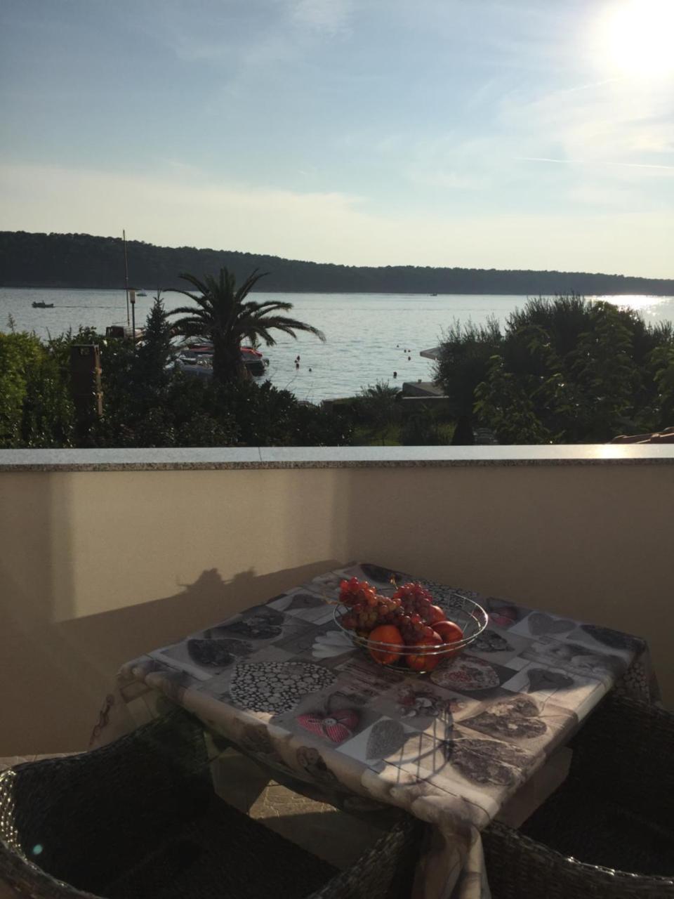 Apartments Nautica Barbat na Rabu Екстер'єр фото