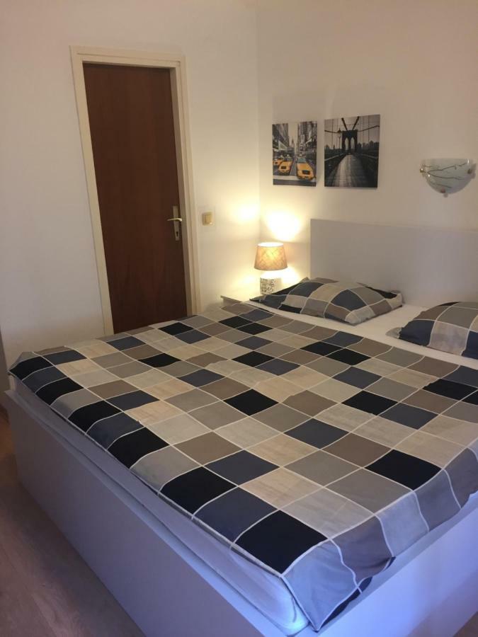 Apartments Nautica Barbat na Rabu Екстер'єр фото